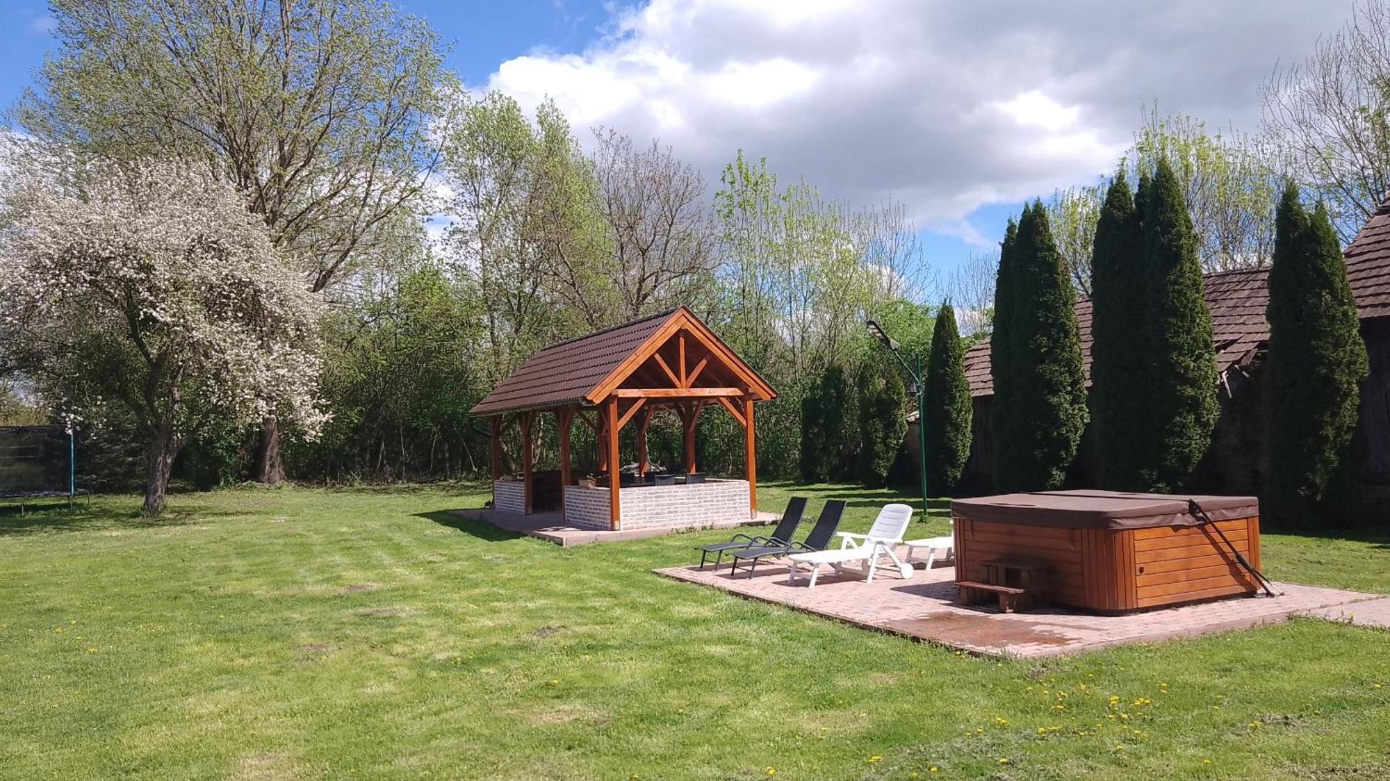 Almafas Vendeghaz Orseg Villa Kerkakutas Exterior photo